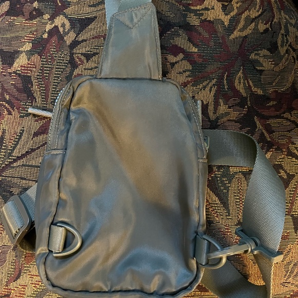 Stylish Olive Green Crossbody Bag for Women - Picture 2 of 4